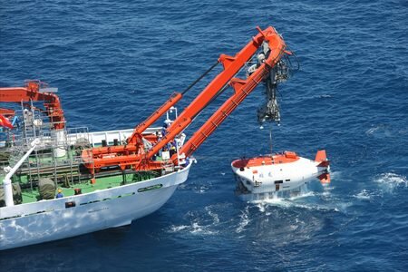 Глубоководный аппарат "Цзяолун" КНР преодолел глубину в 4 тыс.м.