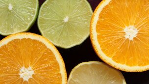 Только половина массы плода апельсина используется при производстве сока - остальное идет в отход.