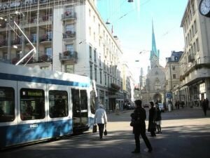 Трамвай - основной общественный транспорт Цюриха
