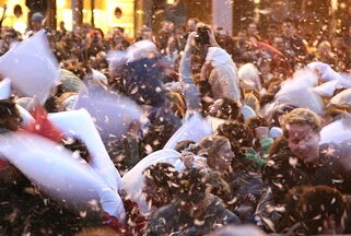  Международный день борьбы на подушках в Екатеринбурге.